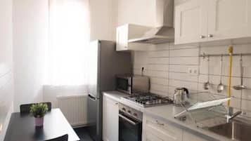 Superior Apartment | Private kitchen | Microwave, stovetop, cookware/dishes/utensils