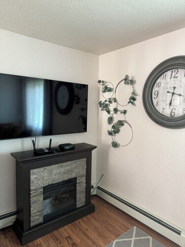 Cozy 3-bedroom house in quiet neighborhood! No pet