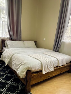 3 bedrooms, iron/ironing board, WiFi - Charming 3-bedroom bed & breakfast in amazing Arusha with WiFi (Arusha)