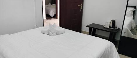 Quarto casal standard | Wi-Fi de cortesia, roupa de cama