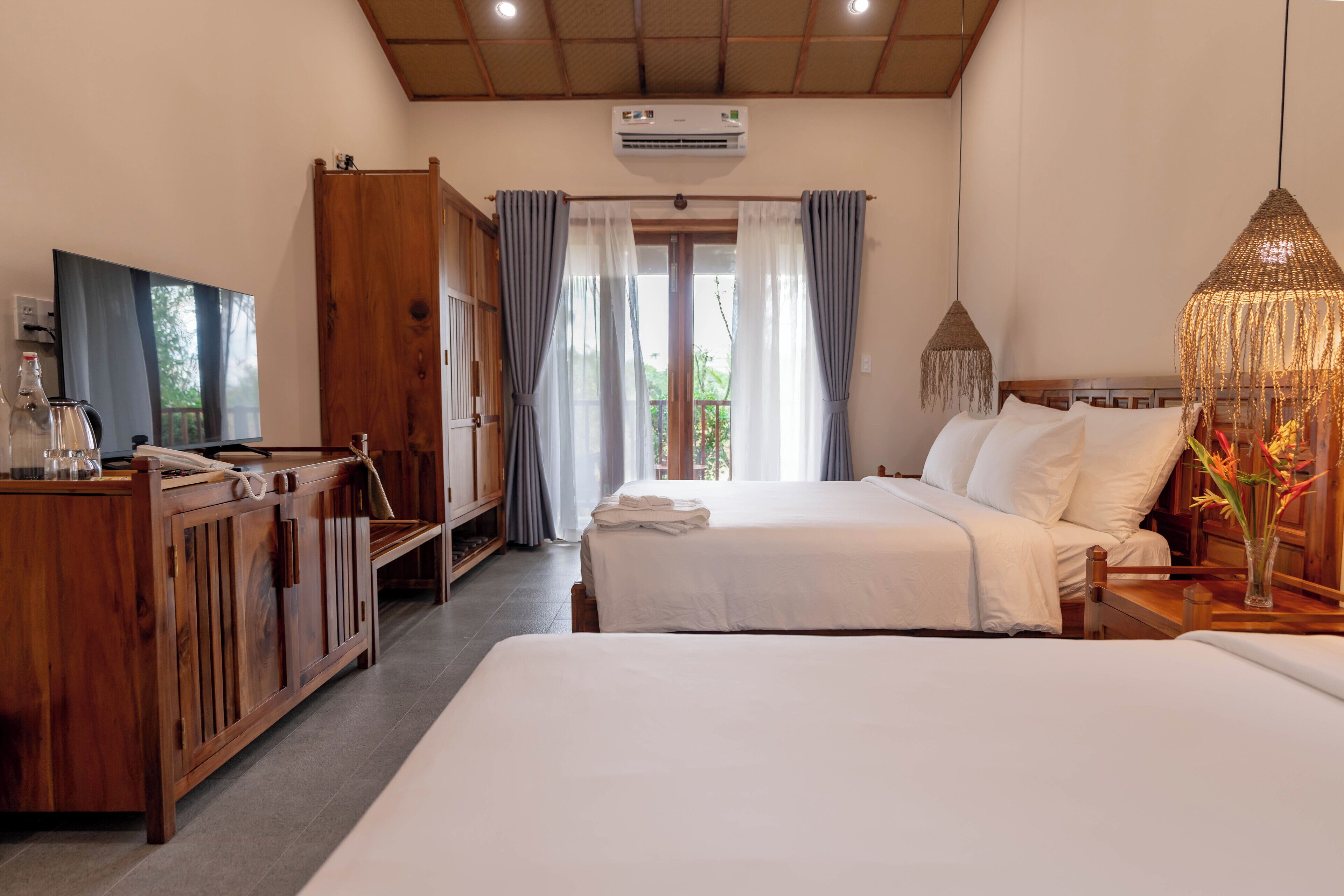 Family Quadruple Room, Pool View | Desk, WiFi (free)