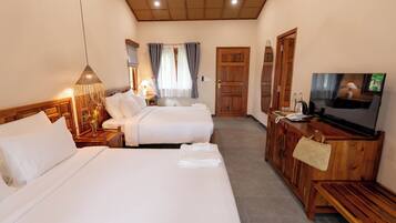 Family Quadruple Room, Pool View