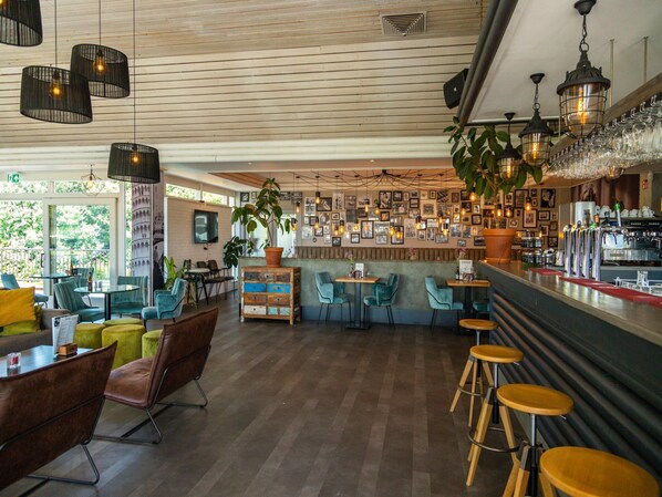 Bar (on property) - Modern Chalet With Dishwasher, Near the Ijssel (Olburgen)