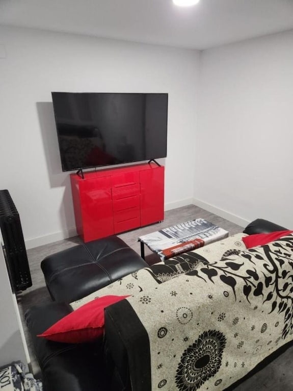 Centrally Located Apartment, Close To Hospitals And Downtown. - León, Spain