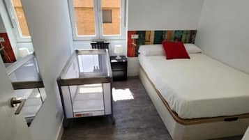 2 dormitorios, tabla de planchar con plancha, wifi y ropa de cama