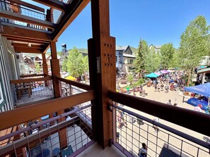 Exterior - Black Bear 8040 (Keystone)