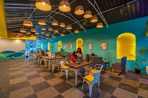 Área de estar no saguão