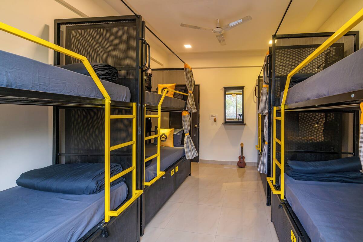 Bed in 8 Bed Mixed Dormitory with Balcony | Bed sheets