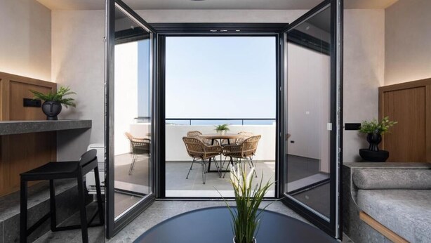Dome Suite with Hot Tub and Sea View | リビング エリア