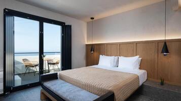 Deluxe Suite with Hot Tub and Sea View | 1 bedroom, in-room safe, free WiFi