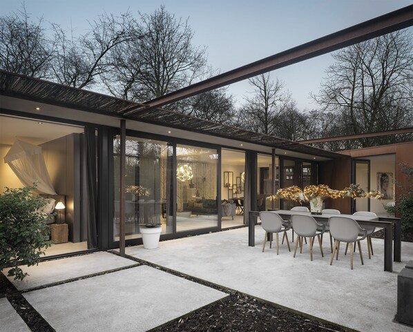 屋外ダイニングエリア