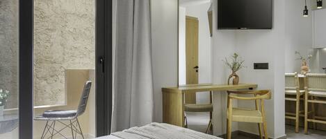 1 bedroom, in-room safe, iron/ironing board, free WiFi