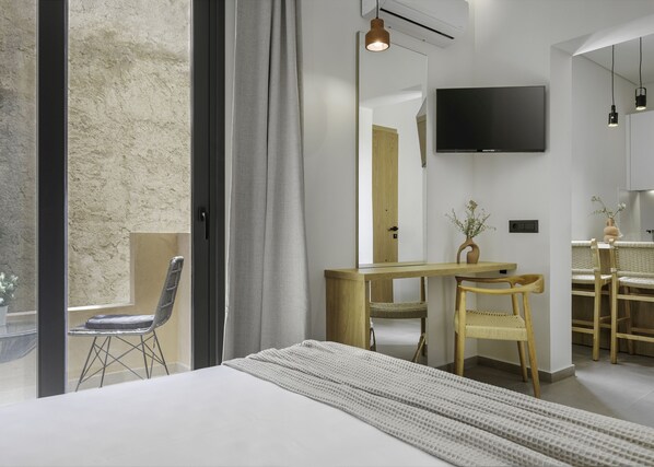 1 bedroom, in-room safe, iron/ironing board, free WiFi