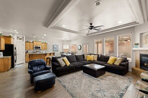 Smart-TV, Kamin, Tischfußball, Tischtennisplatte