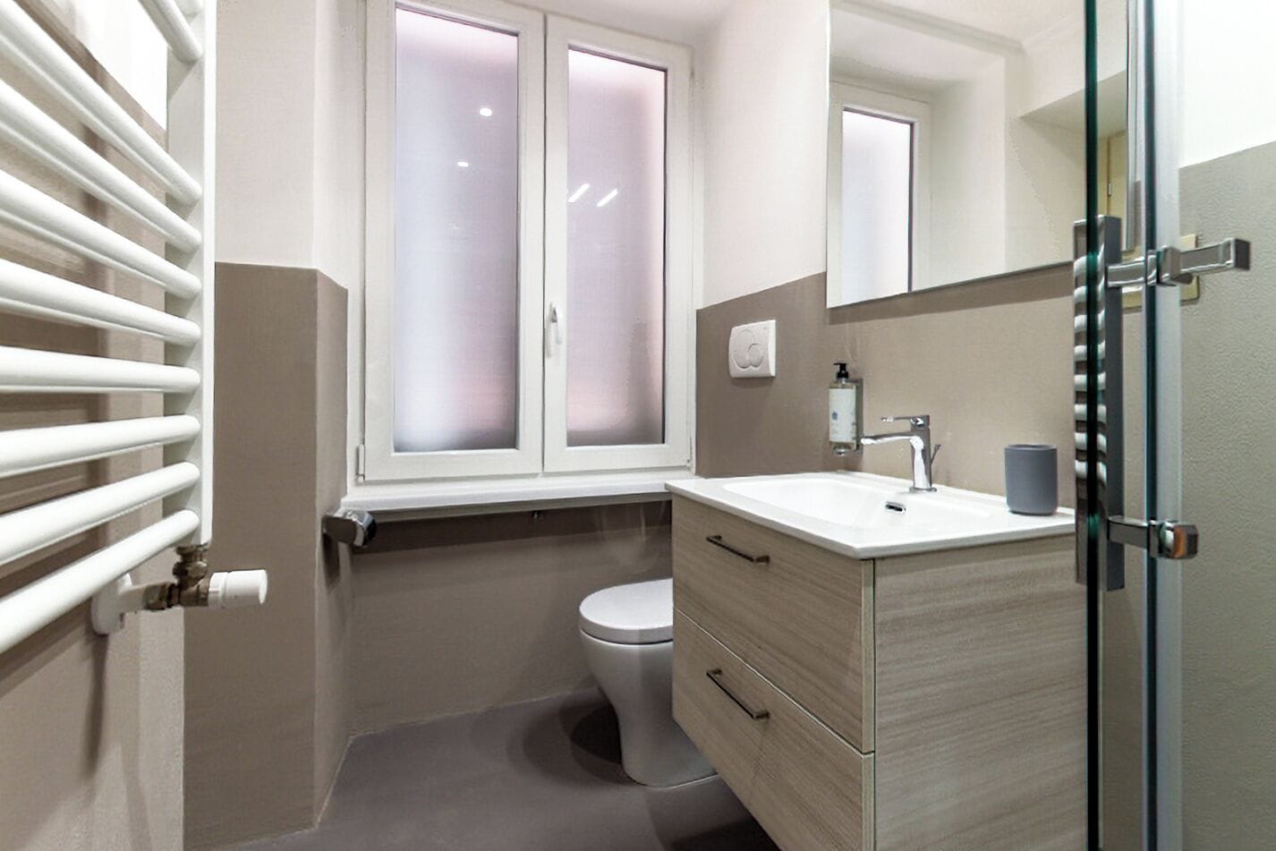 Economy Double Room Single Use | Bathroom | Shower, towels