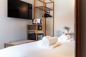 Comfort Double or Twin Room | In-room safe, free cribs/infant beds, free WiFi, bed sheets - Velia Relais  (Rome)
