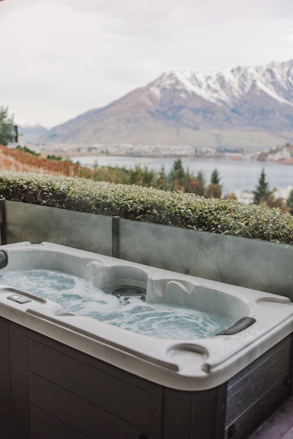 Tina de hidromasaje al aire libre