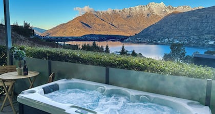 Spa Retreat Lake & Mountain Views - Goldrush Peak