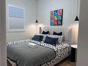 3 bedrooms, desk, iron/ironing board, free WiFi