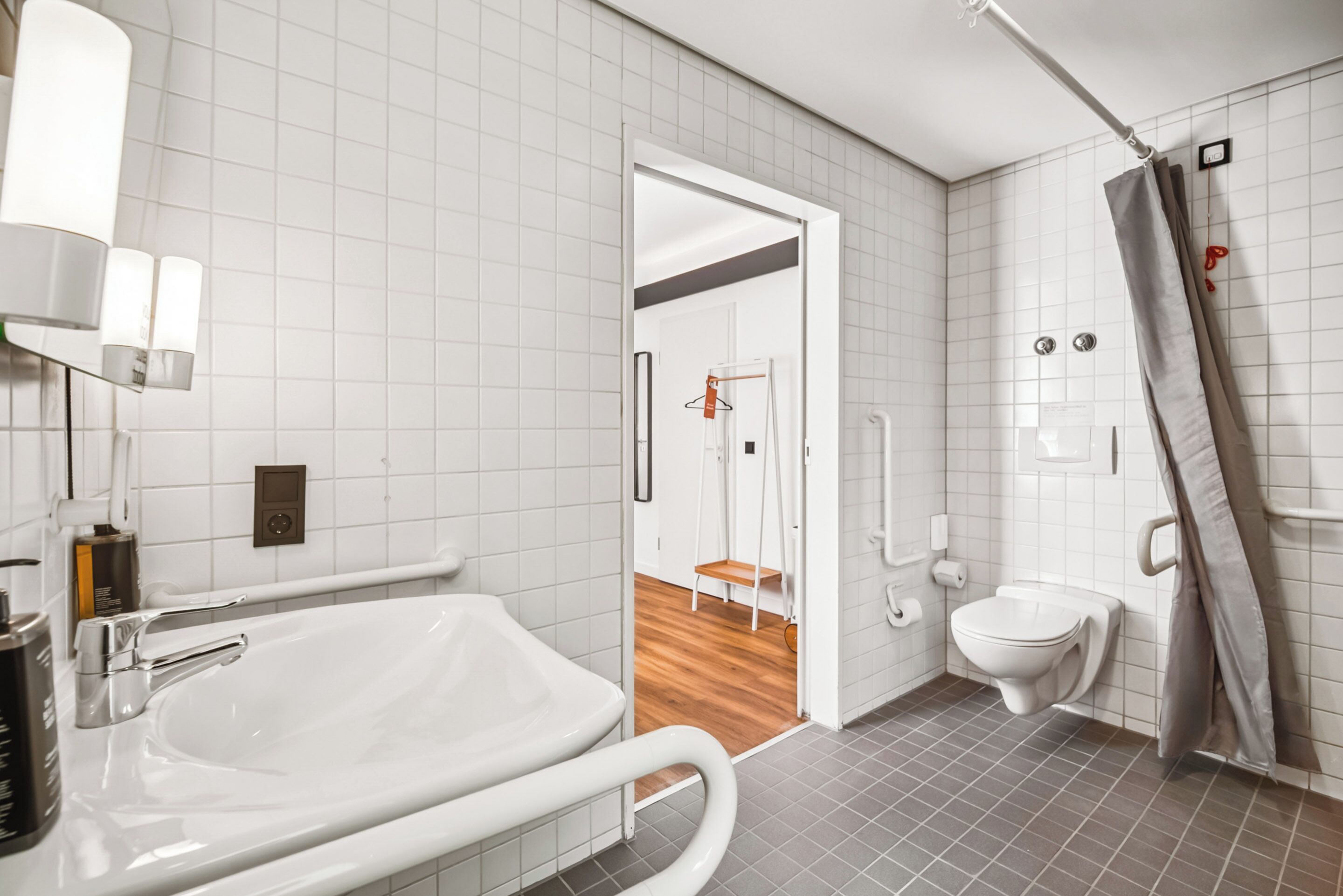 A modern bathroom with a large bathtub, a toilet, and a shower area.