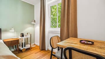 Queen Room | Individuell dekoriert, individuell eingerichtet, Schreibtisch