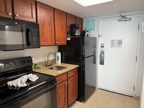 Fridge, microwave, oven, stovetop - Amazing views - Kings size Ocean front Camelot 715 (Myrtle Beach)