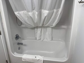Douche, serviettes fournies