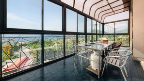 Basic-Zimmer, 2 Schlafzimmer (Room 202 (Ocean View / BBQ))