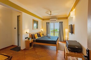 Premium Double Room with Balcony | Soundproofing, free WiFi, bed sheets - The Hosteller Goa, Old Goa (Panaji)