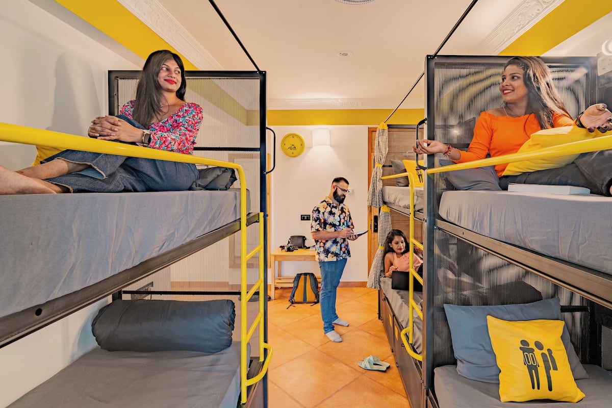 共同ドミトリー 男女共用ドミトリー バルコニー (Bed in 6 Bed) | 防音設備、WiFi (無料)、ベッドシーツ