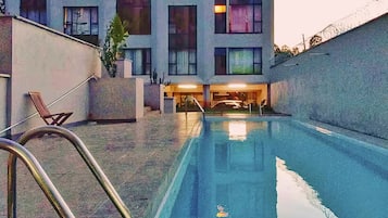 Appartement, 1 slaapkamer, roken, terras | Zwembad | Een buitenzwembad