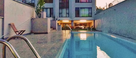 Appartement, 1 chambre, fumeur, patio | Piscine | Piscine extérieure