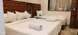 Family Room | Free WiFi - Hotel Sanjary International (Mumbai)