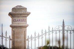 Exterior detail - Villa Héloise (Sommières)
