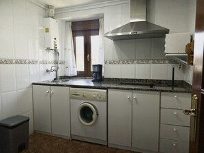 Fridge, microwave, oven, coffee/tea maker