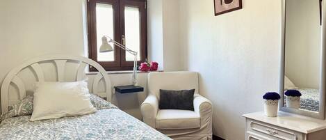 3 chambres, fer et planche à repasser, Wi-Fi, draps fournis