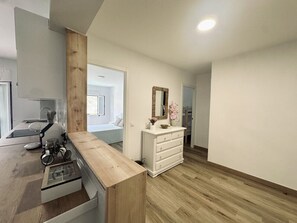 3 chambres, fer et planche à repasser, draps fournis