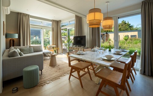 Lodge Duynhof 7 holiday home in Ouddorp near the North Sea