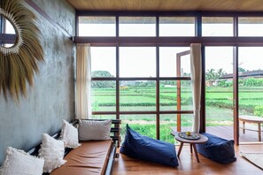 Deluxe-dobbeltværelse - udsigt til dal | Opholdsområde | Bøger