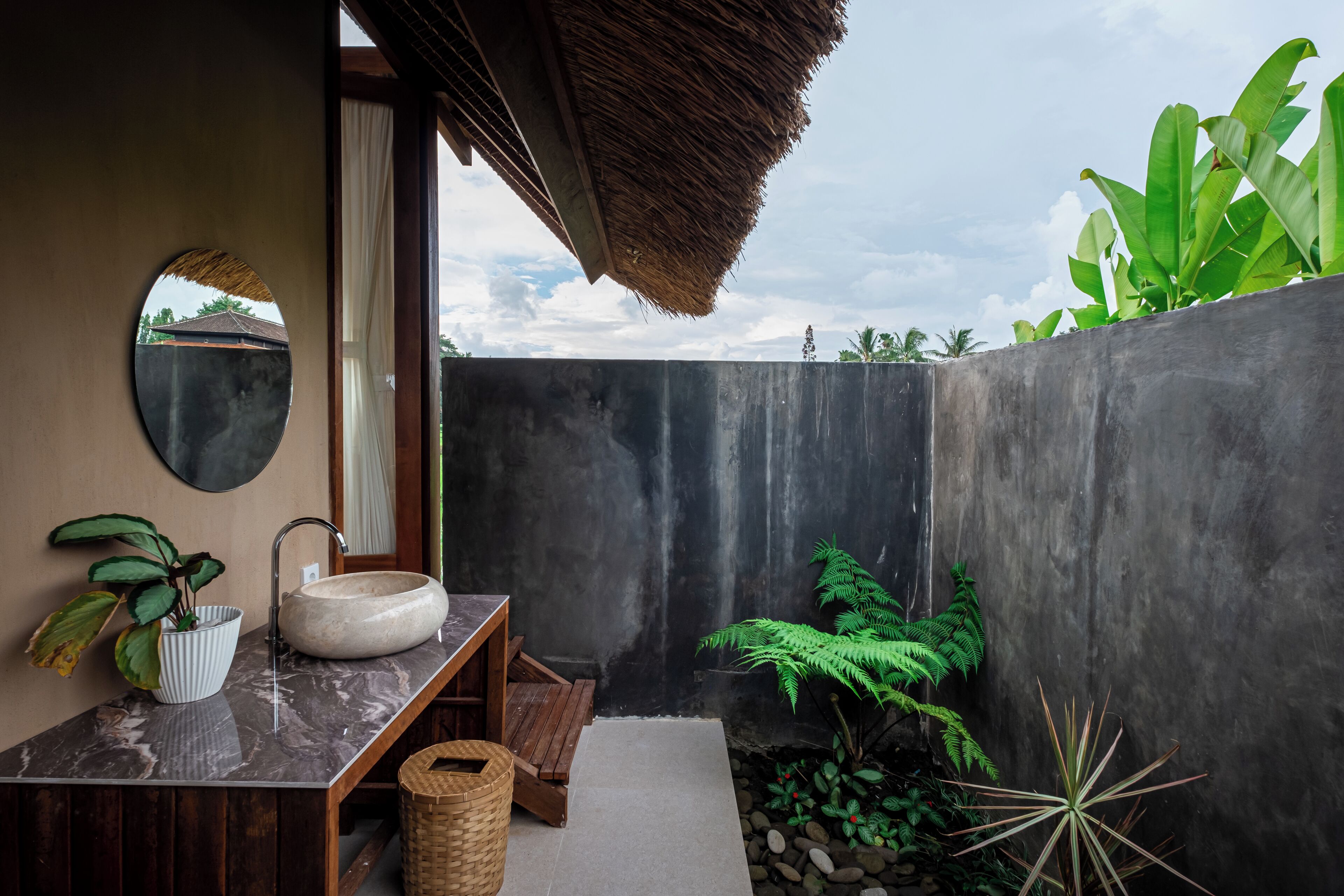 Superior-Doppelzimmer, Talblick | Badezimmer | Badewanne und Dusche (separat), Regendusche, Designer-Toilettenartikel