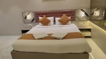Comfort Room, Balcony, Valley View | Desk, free WiFi