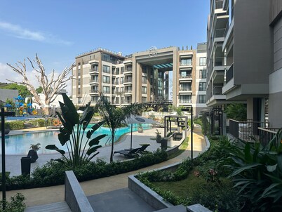 Charming 1-bedroom condo at The Diamond In City, Cantonments Accra. Luxe-Modern