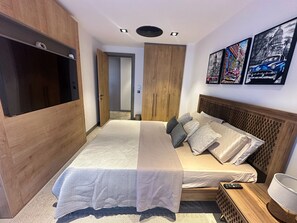 1 habitación, escritorio, tabla de planchar con plancha y wifi 