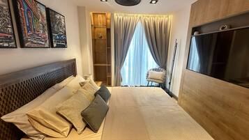 1 bedroom, desk, iron/ironing board, WiFi