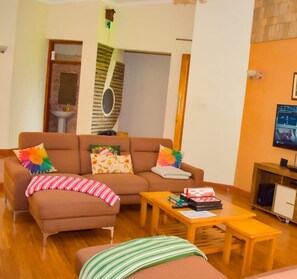Smart TV - Serene stay , Ideal for a family , dignitaries and camp teams with own compound (Nakuru County)