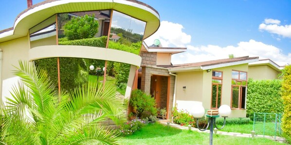 Exterior - Serene stay , Ideal for a family , dignitaries and camp teams with own compound (Nakuru County)