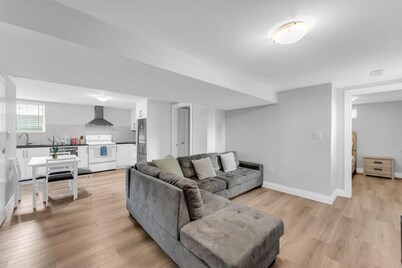 Modern 3BR Legal Suite w/ Netflix & Full Kitchen