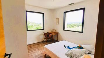 4 chambres, fer et planche Ă repasser, draps fournis