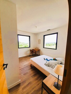 4 chambres, fer et planche à repasser, draps fournis