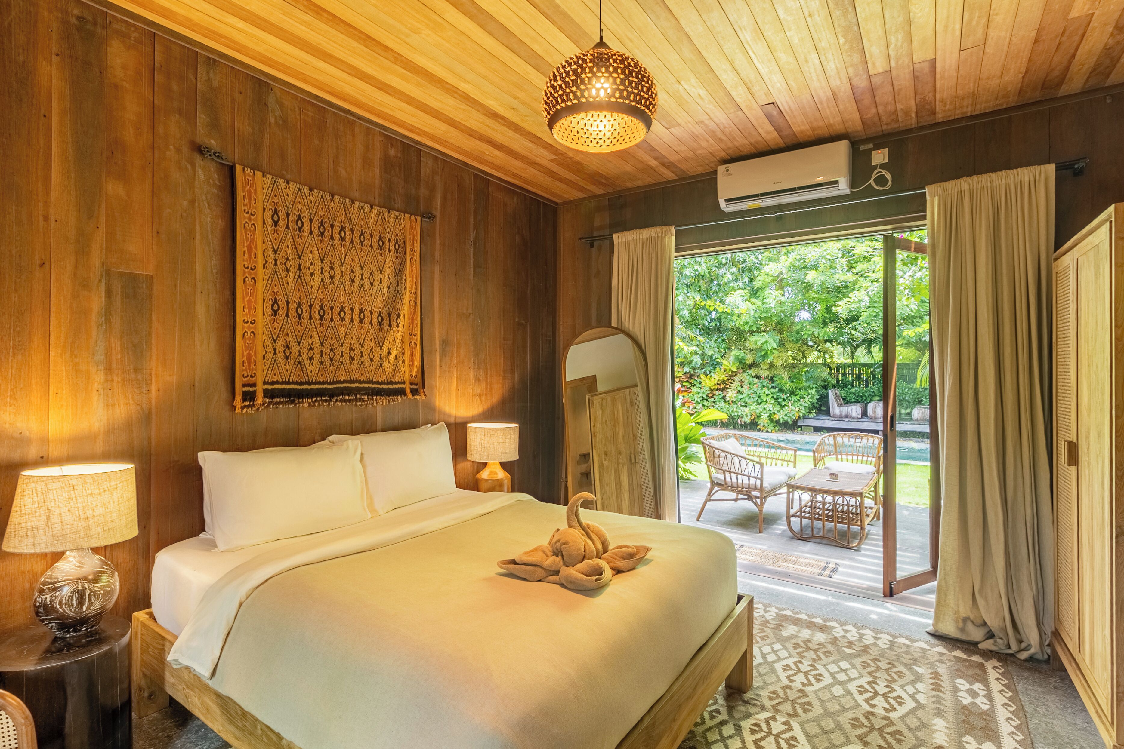 Individually decorated, individually furnished, laptop workspace